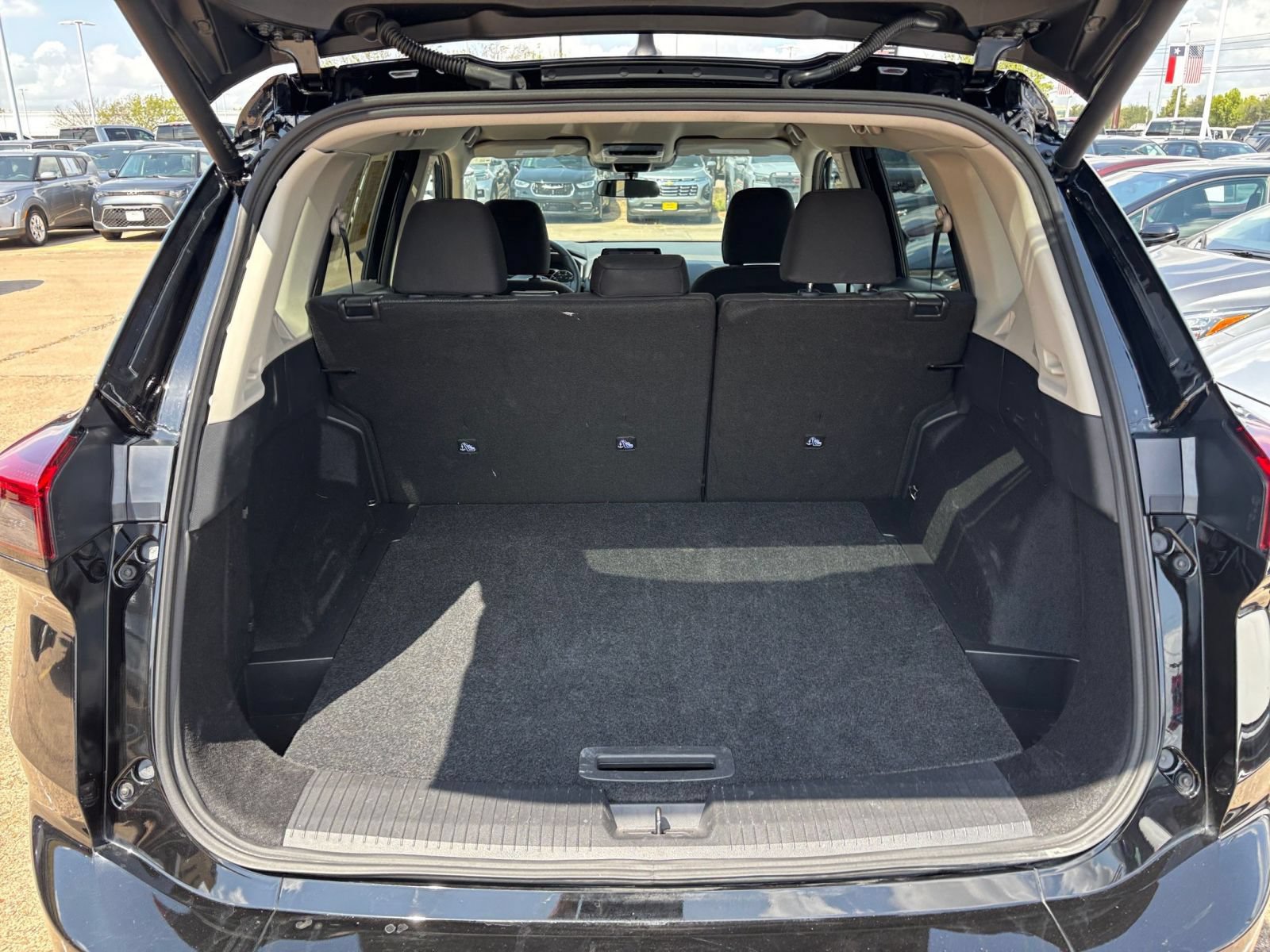 Used 2026 Nissan Rogue SV FWD image 32