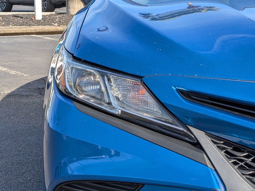 Used 2020 Toyota Camry SE w/ Moonroof Package image 10