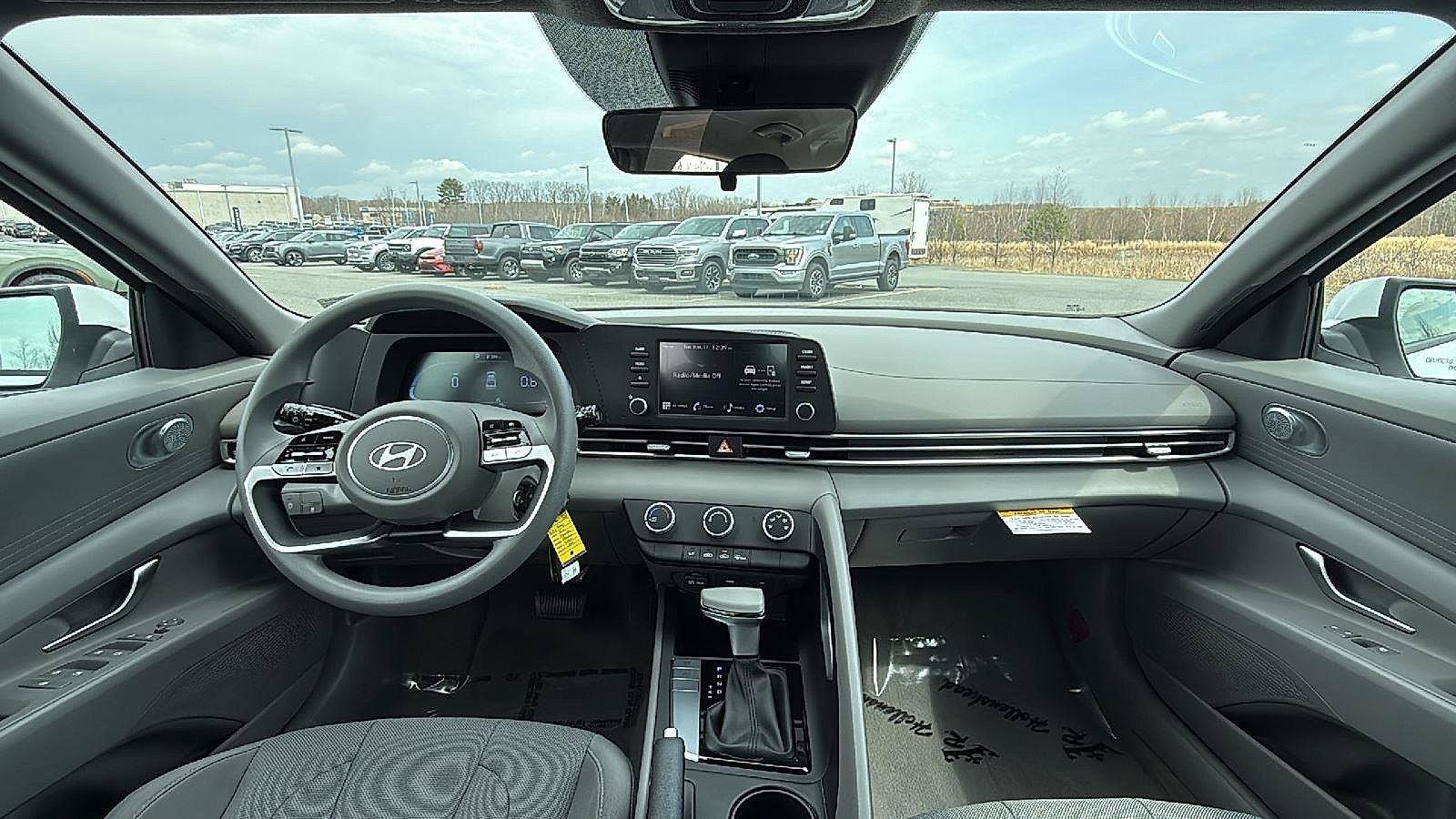 Used 2026 Hyundai Elantra SE FWD image 26