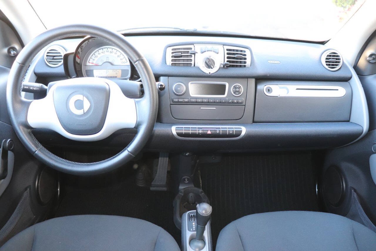 Used 2013 smart fortwo pure RWD image 16