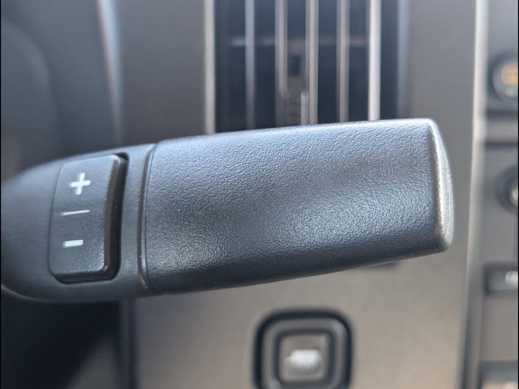 Used 2023 GMC Savana 2500 w/ Driver Convenience Package image 9