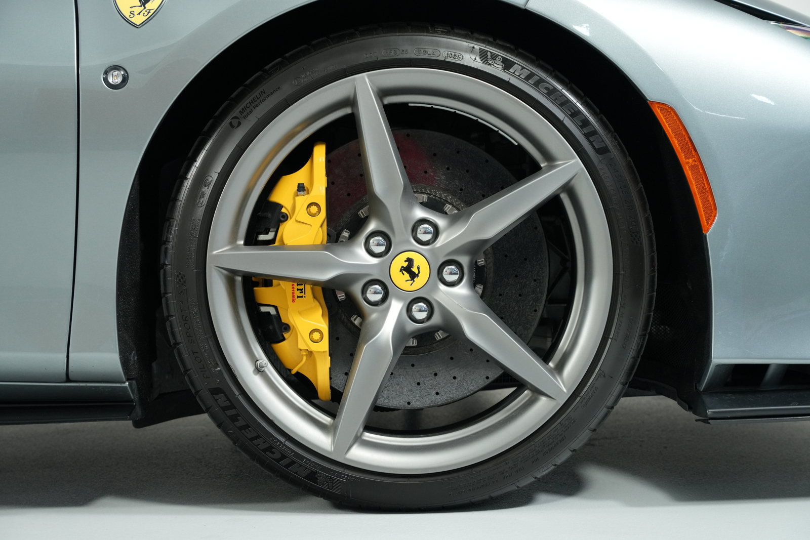 Used 2021 Ferrari F8 Spider RWD image 18