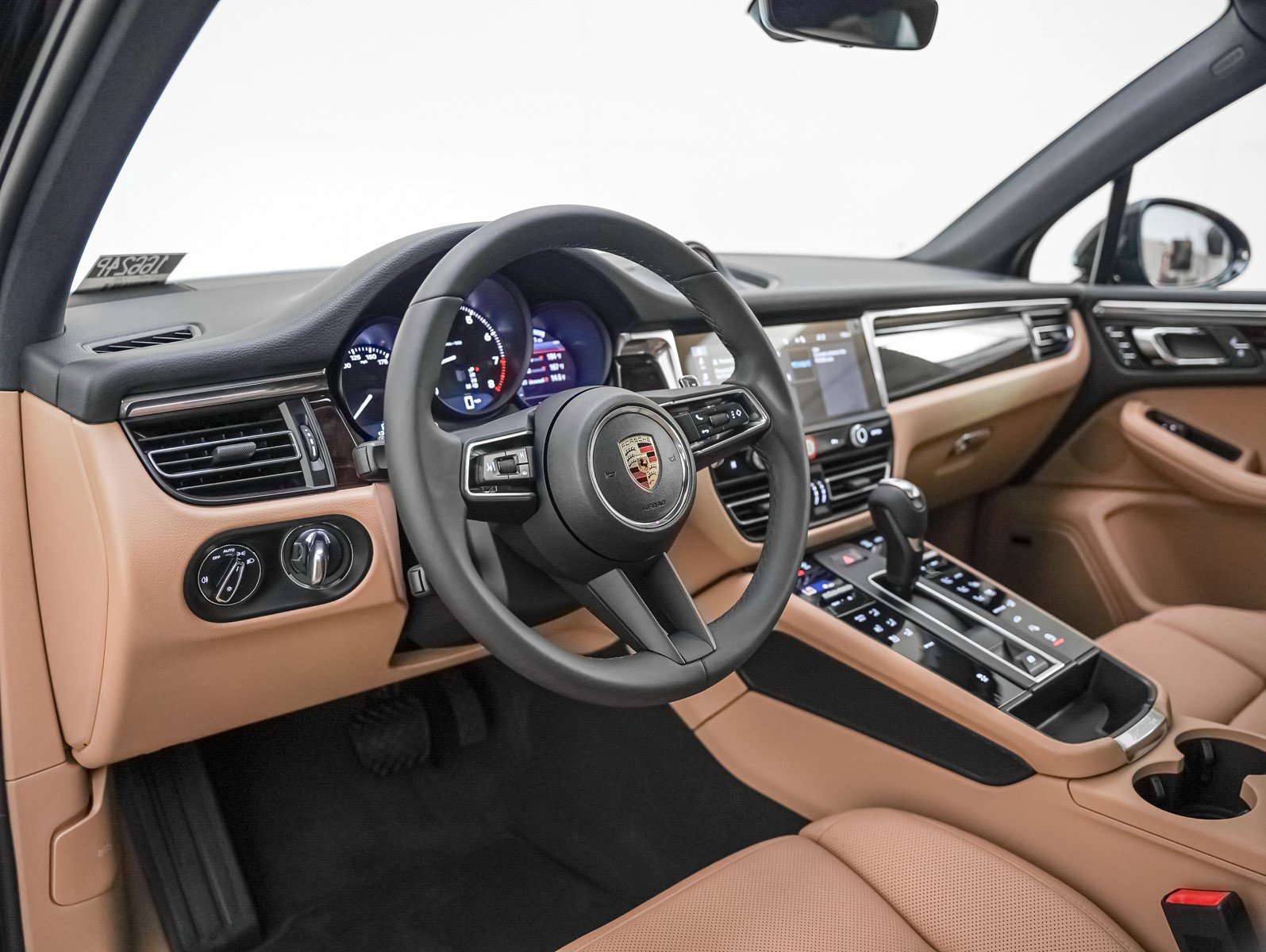 New 2026 Porsche Macan image 4