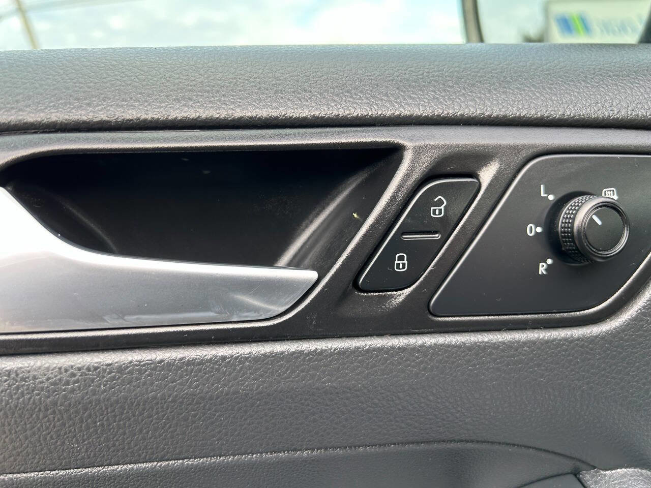 Used 2015 Volkswagen Jetta SE image 21