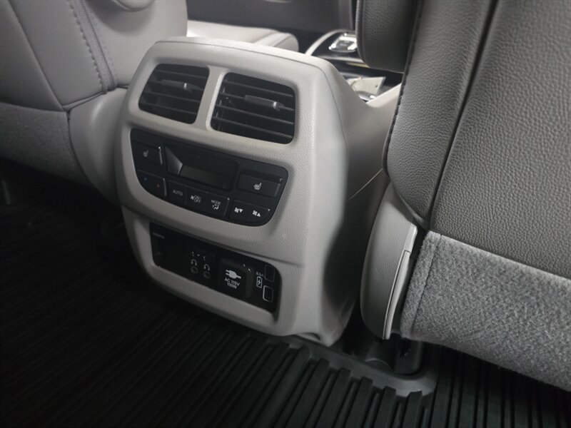 Used 2019 Honda Pilot Touring image 19