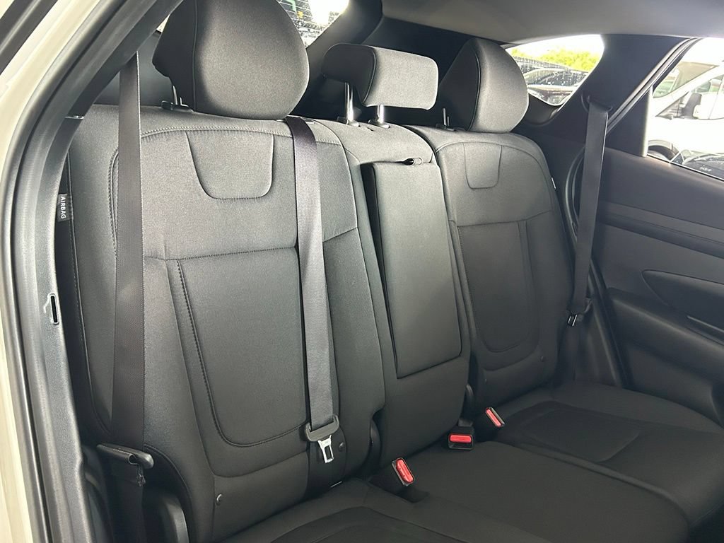 Used 2025 Hyundai Tucson SE FWD image 36