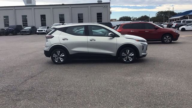 Used 2023 Chevrolet Bolt EUV LT w/ Convenience Package image 4