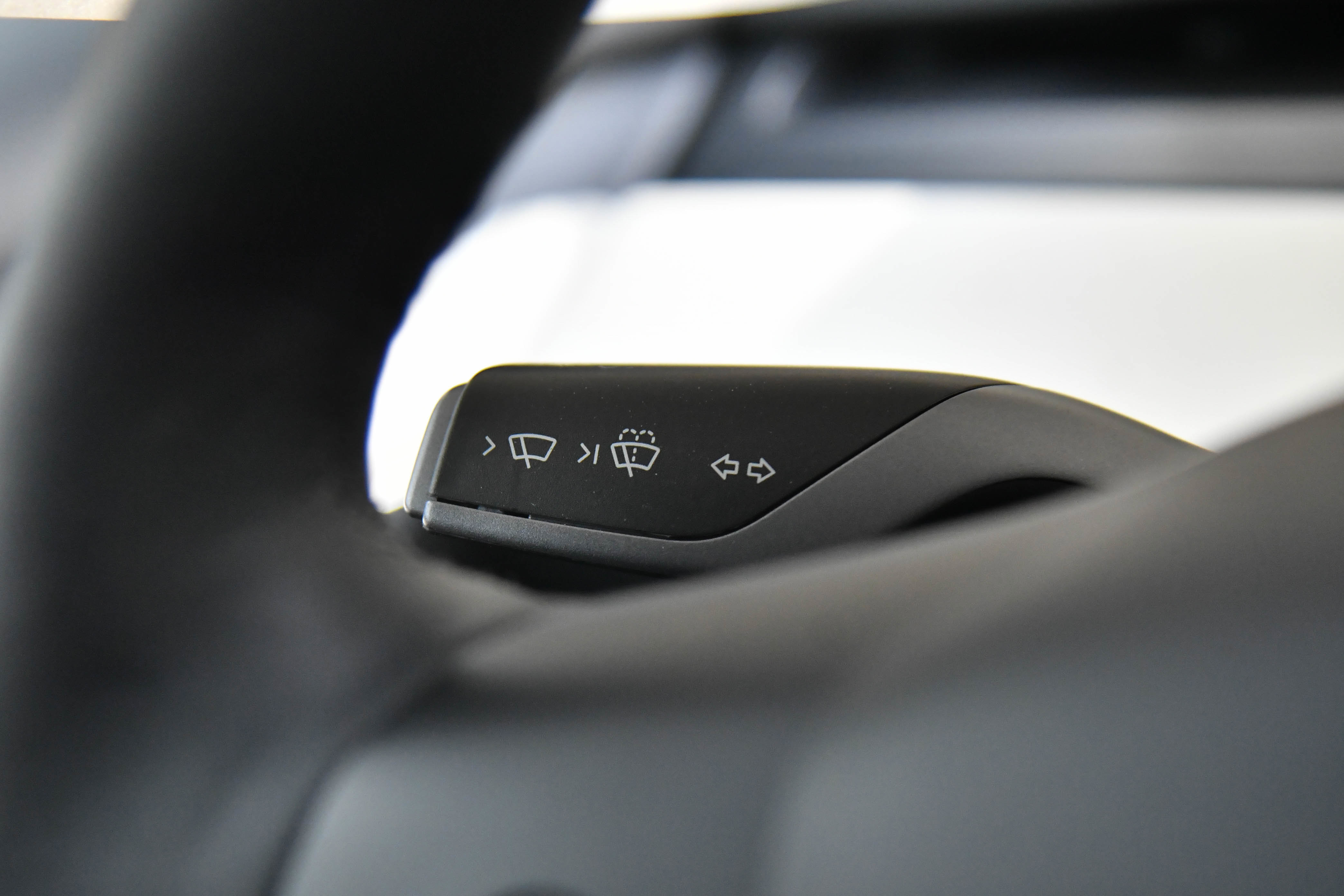 Used 2023 Tesla Model 3 Standard Range image 30