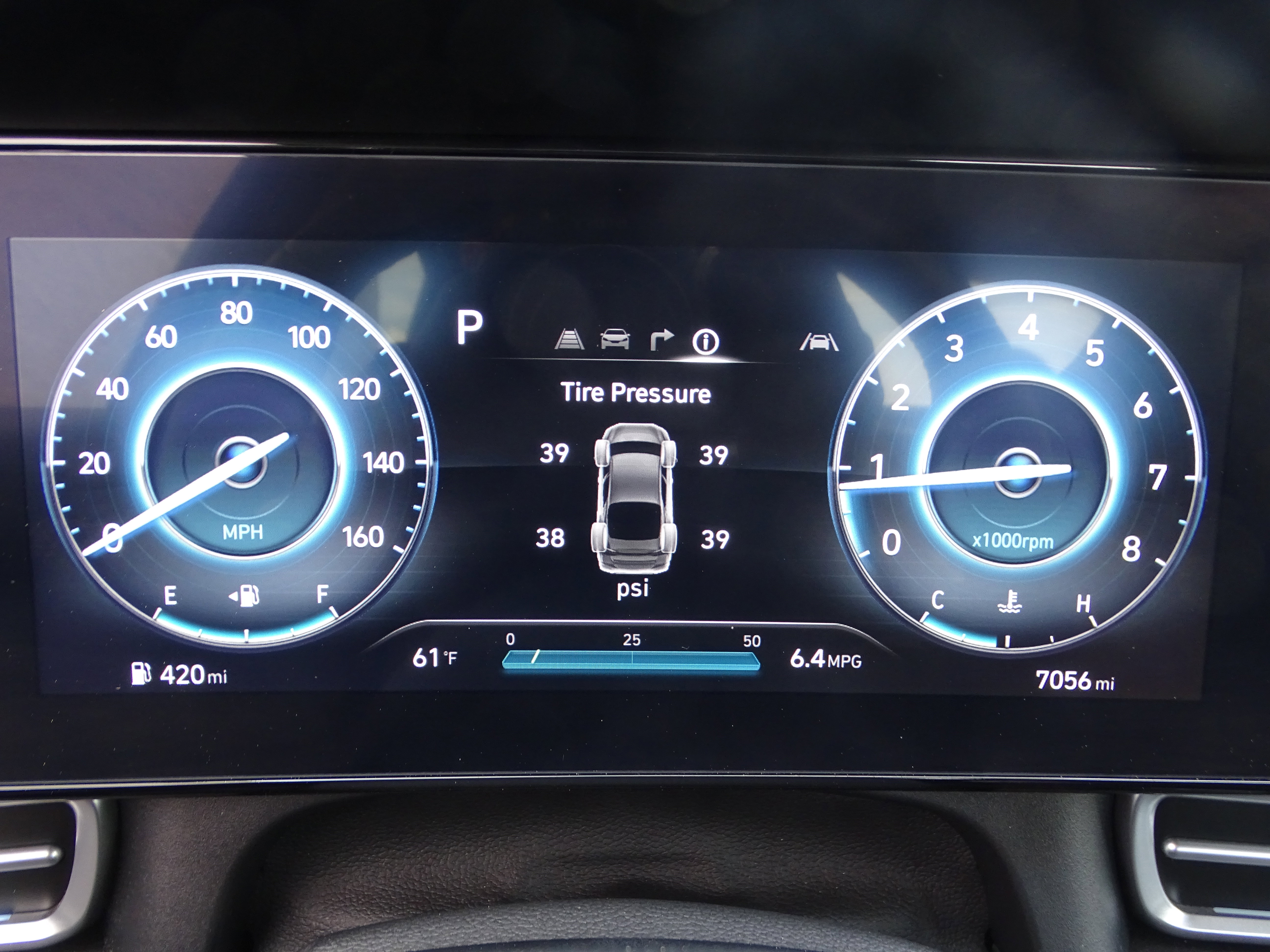 Certified 2025 Hyundai Elantra SEL image 8