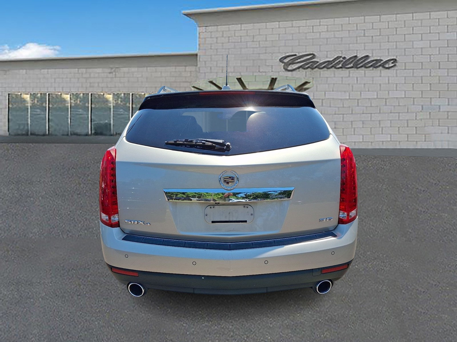 Used 2015 Cadillac SRX Luxury w/ Driver Awareness Package AWD/4WD image 3