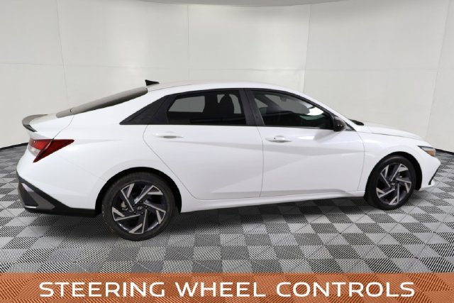 Used 2025 Hyundai Elantra Sport FWD image 5