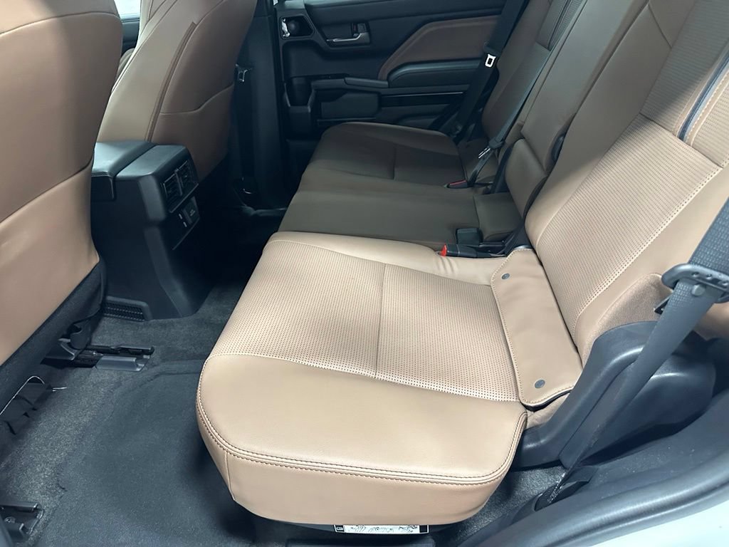 Used 2025 Toyota 4Runner Limited AWD/4WD image 44