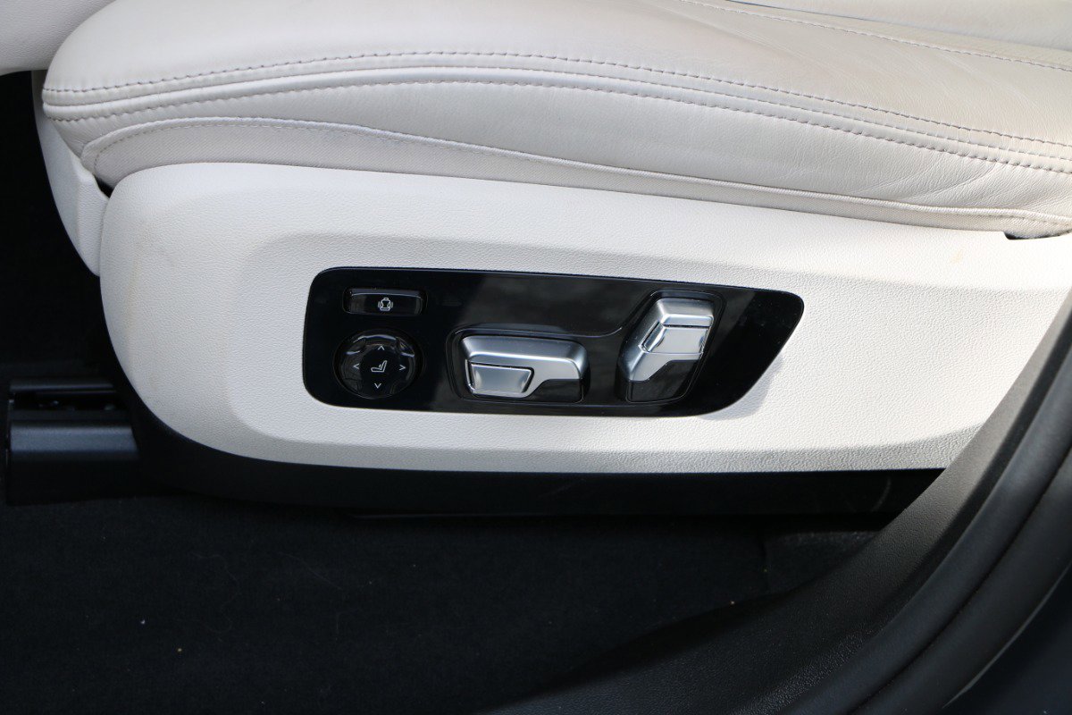 Used 2026 BMW X7 xDrive40i w/ Executive Package image 30