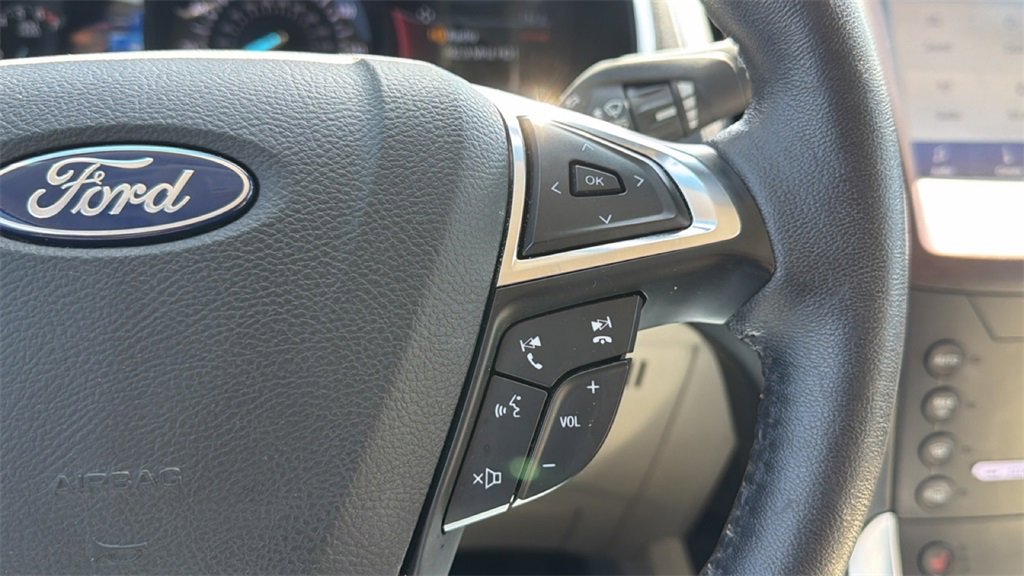 Used 2020 Ford Edge Titanium image 28