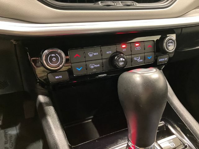 Used 2025 Jeep Compass Limited AWD/4WD image 32