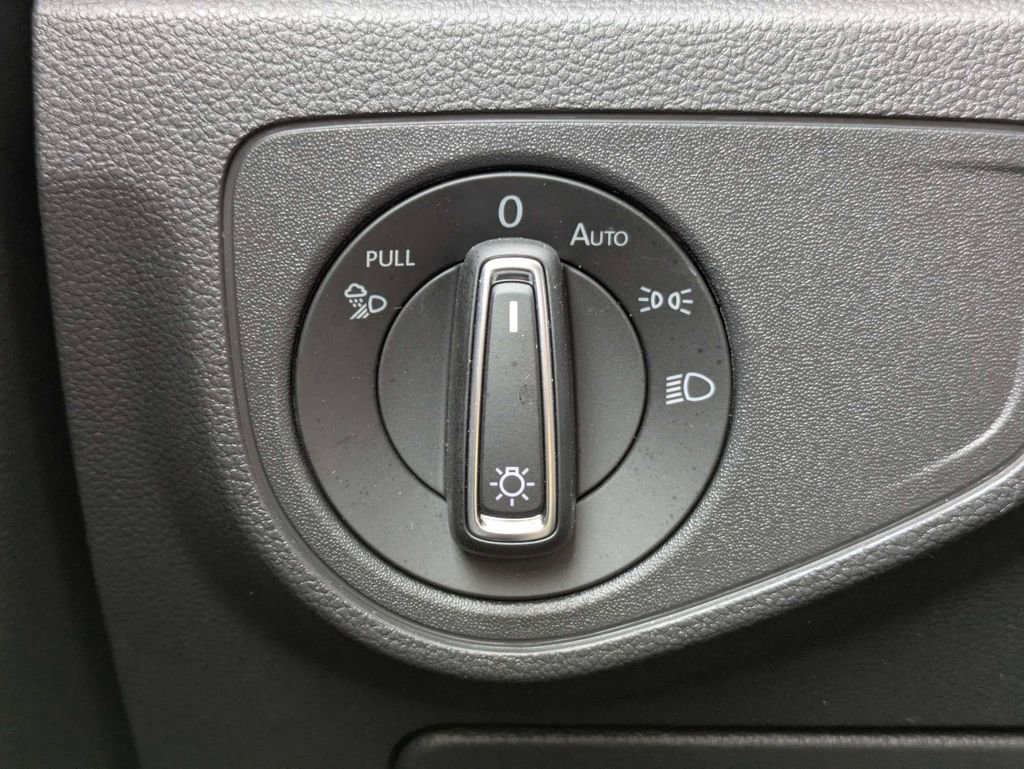 Certified 2023 Volkswagen Atlas Cross Sport SE AWD/4WD image 37