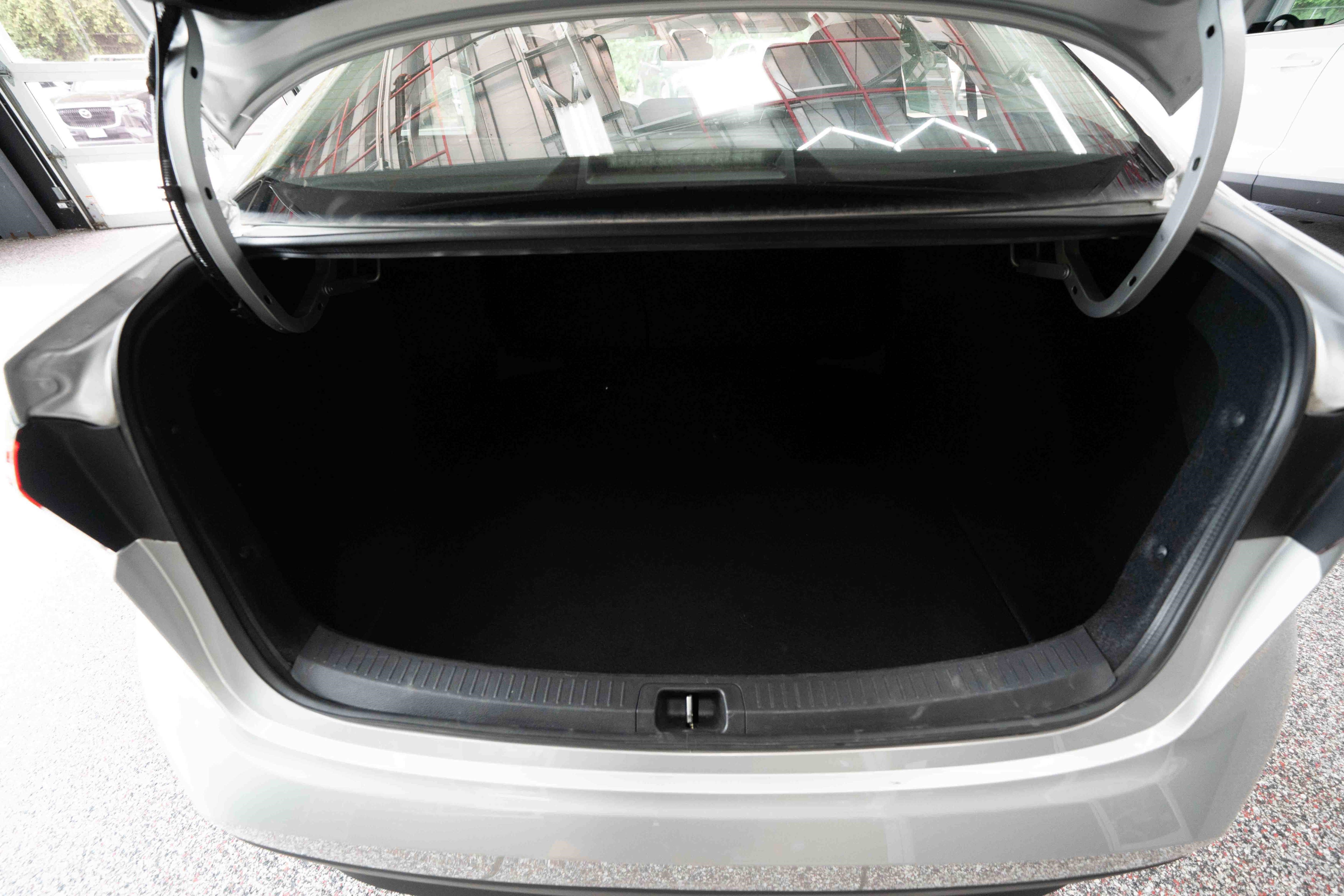 Used 2025 Toyota Corolla LE FWD image 27