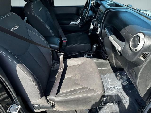 Used 2016 Jeep Wrangler Unlimited Sahara w/ Dual Top Group AWD/4WD image 27