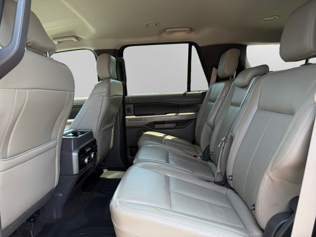 Used 2019 Ford Expedition XLT w/ Equipment Group 202A AWD/4WD image 13