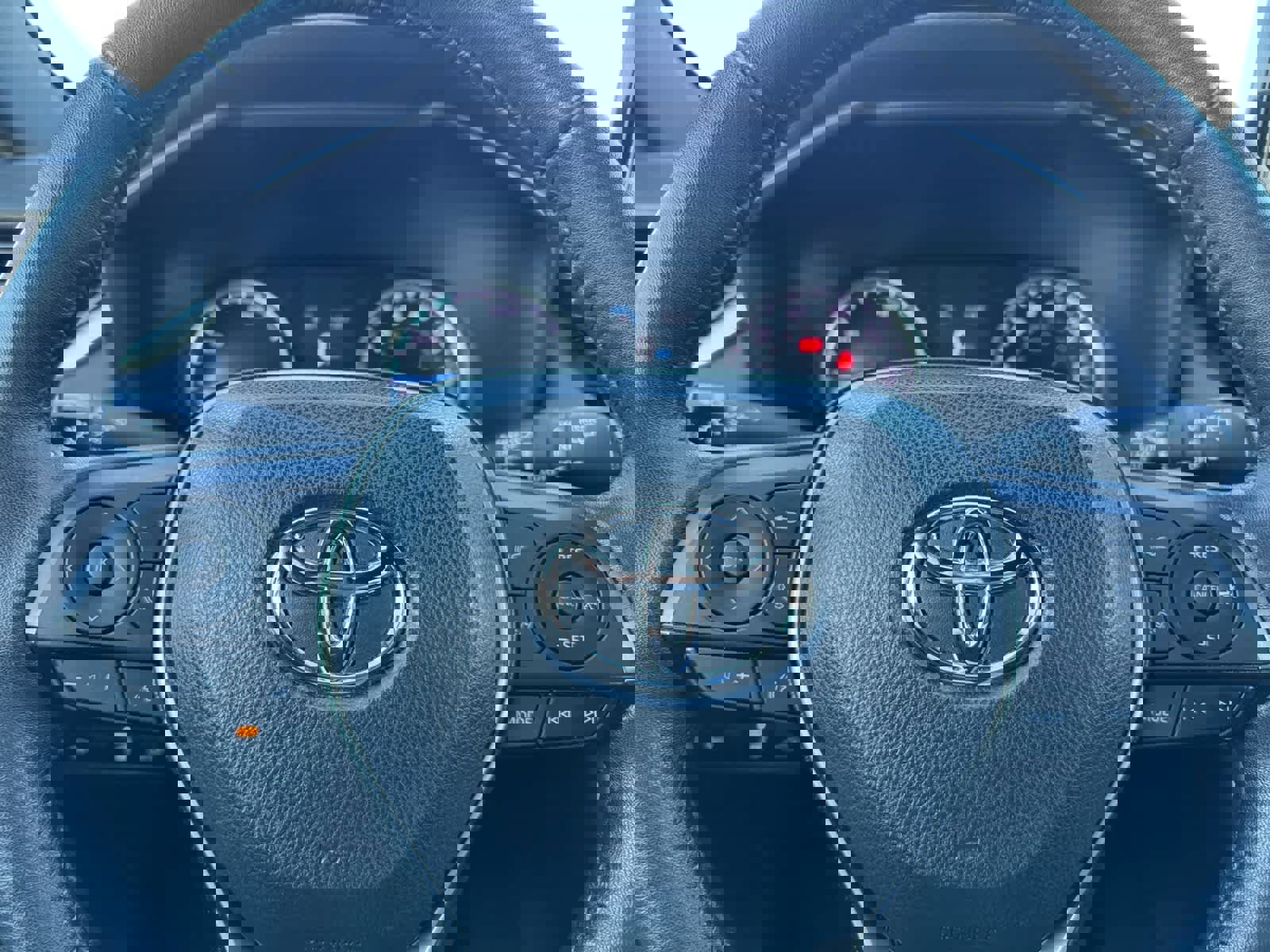 Used 2022 Toyota RAV4 SE image 19