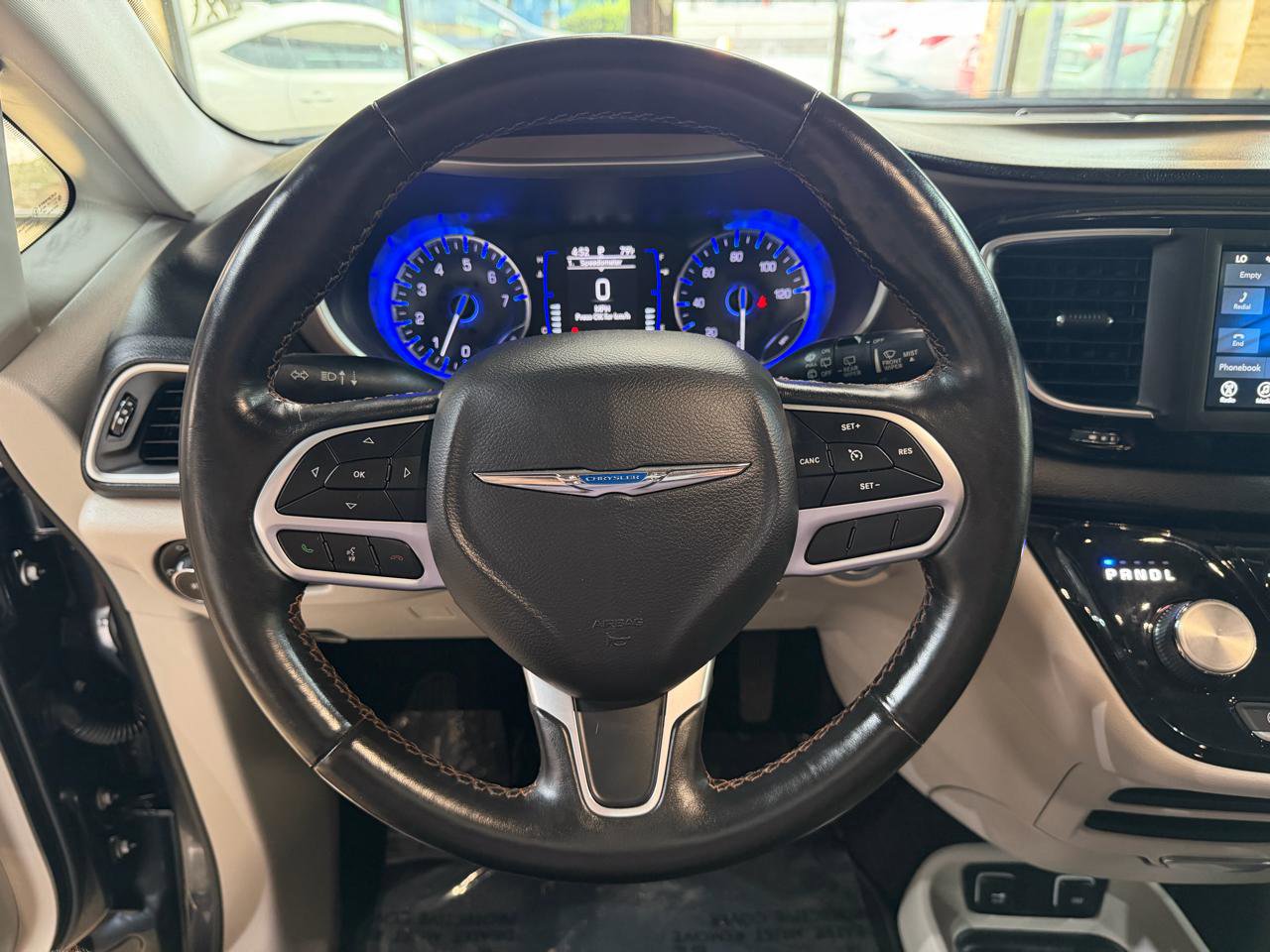 Used 2019 Chrysler Pacifica Touring-L image 38