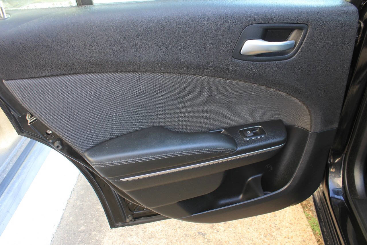 Used 2016 Dodge Charger SE w/ Power Sunroof Group image 14