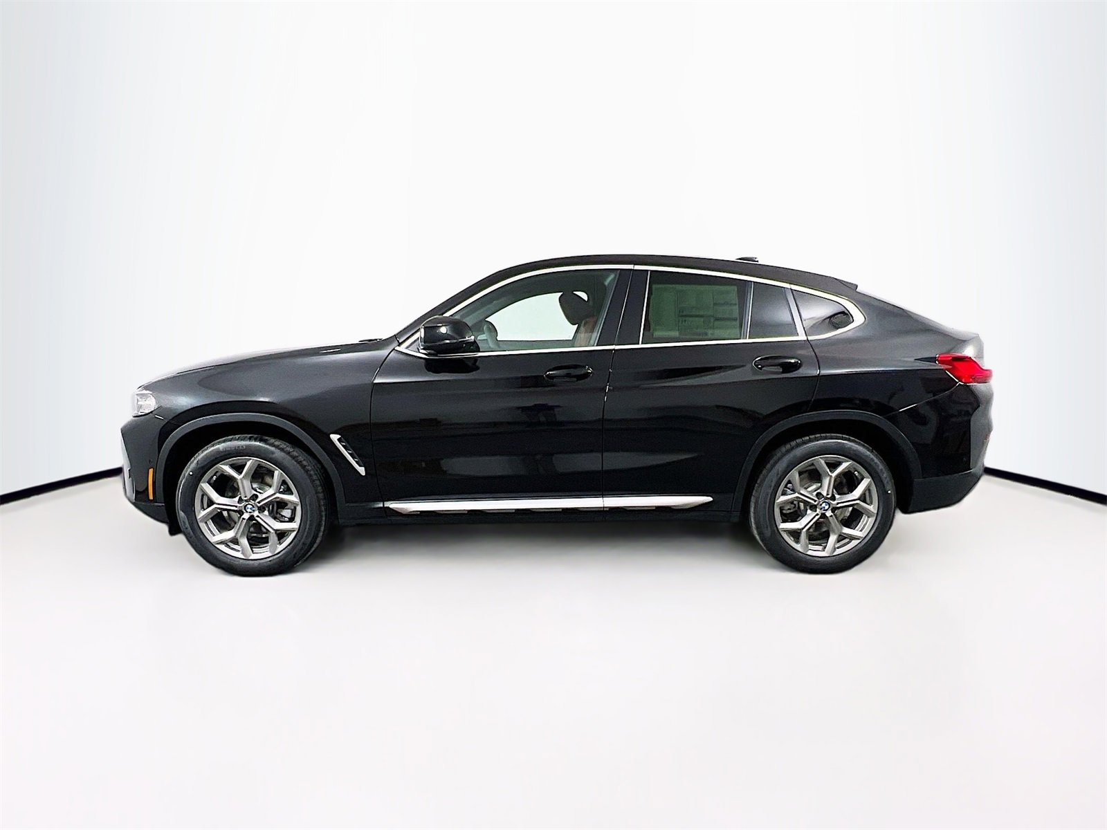 New 2025 BMW X4 xDrive30i w/ Convenience Package image 4