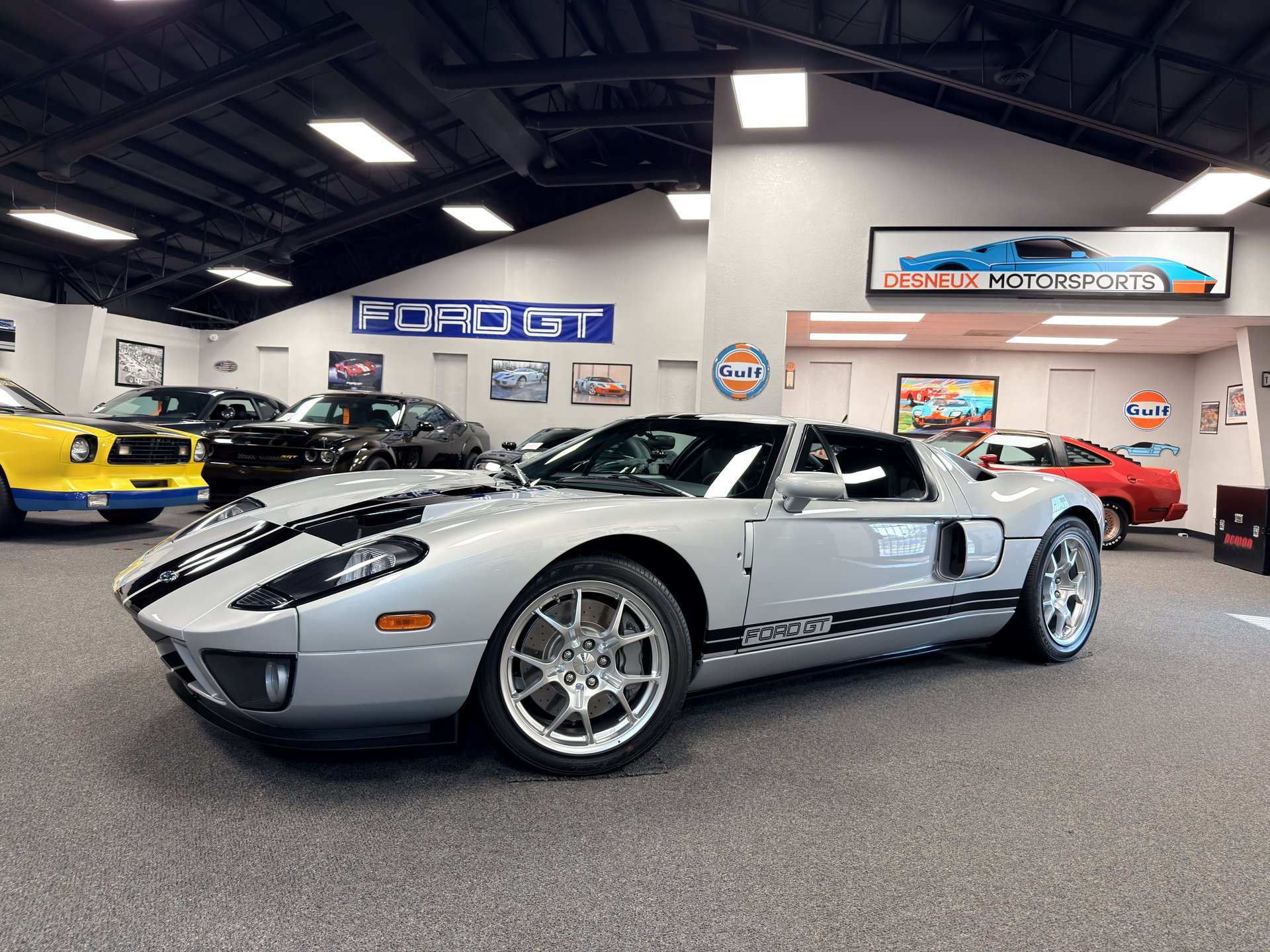 Used 2005 Ford GT RWD image 1