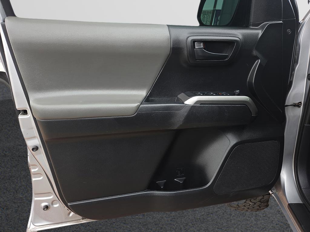 Used 2019 Toyota Tacoma SR5 RWD image 10