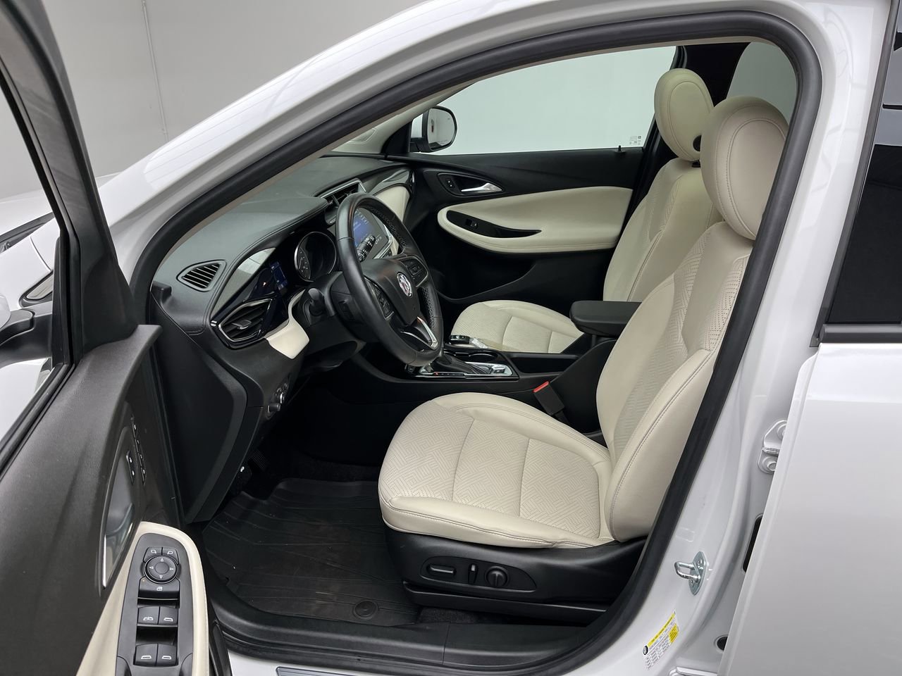Used 2023 Buick Encore GX Essence w/ Experience Buick Package AWD/4WD image 9