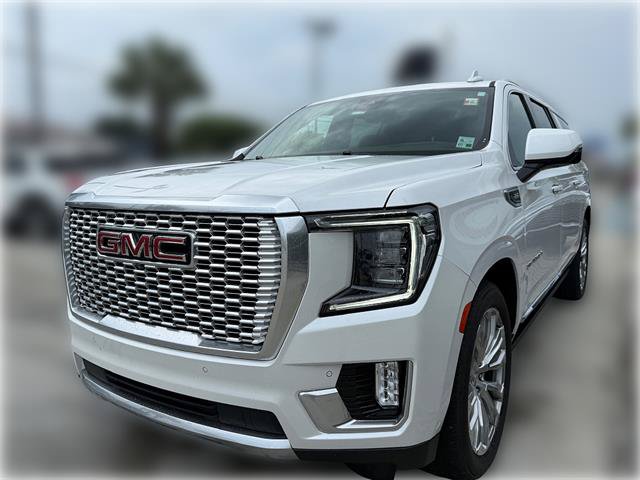 Used 2023 GMC Yukon XL Denali w/ Denali Reserve Package RWD image 3