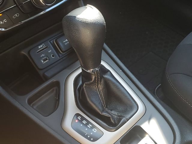 Used 2016 Jeep Cherokee Latitude w/ Cold Weather Group image 21