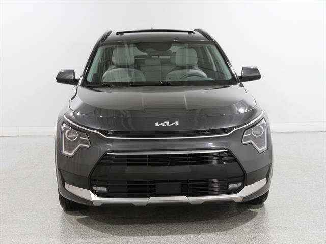 Used 2023 Kia Niro EX Touring image 2