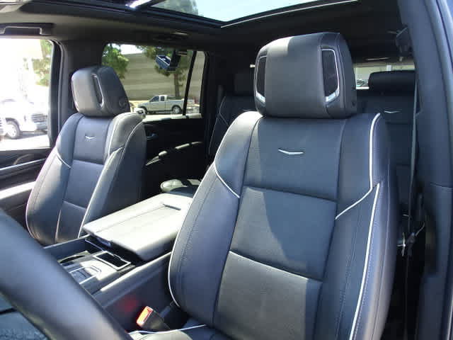 Used 2022 Cadillac Escalade ESV Sport AWD/4WD image 19