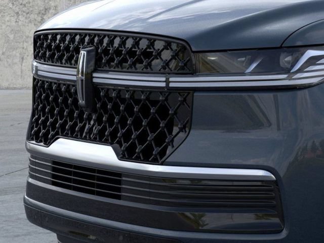 New 2026 Lincoln Navigator Reserve w/ Jet Appearance Package AWD/4WD image 17