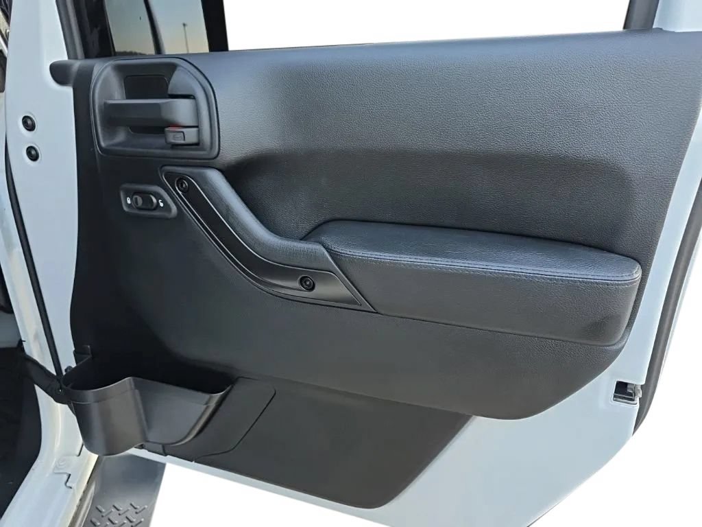 Used 2017 Jeep Wrangler Unlimited Sahara AWD/4WD image 19