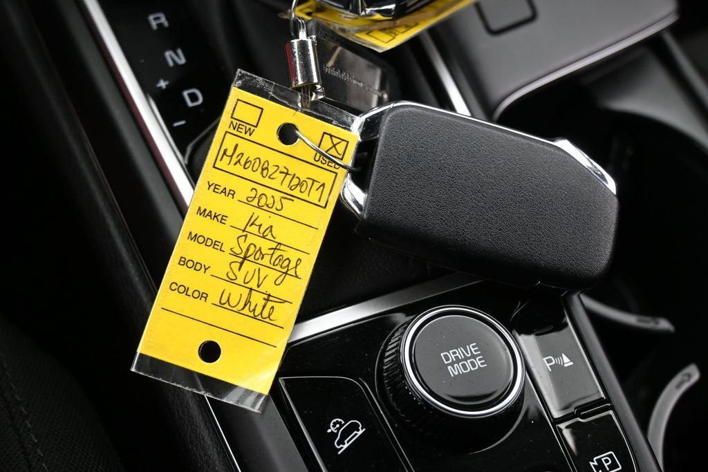 Used 2025 Kia Sportage LX FWD image 27