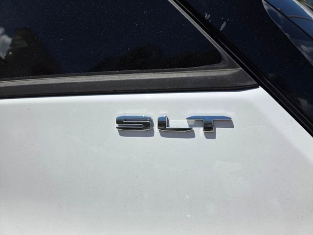 Used 2023 GMC Terrain SLT w/ Tech Package FWD image 9