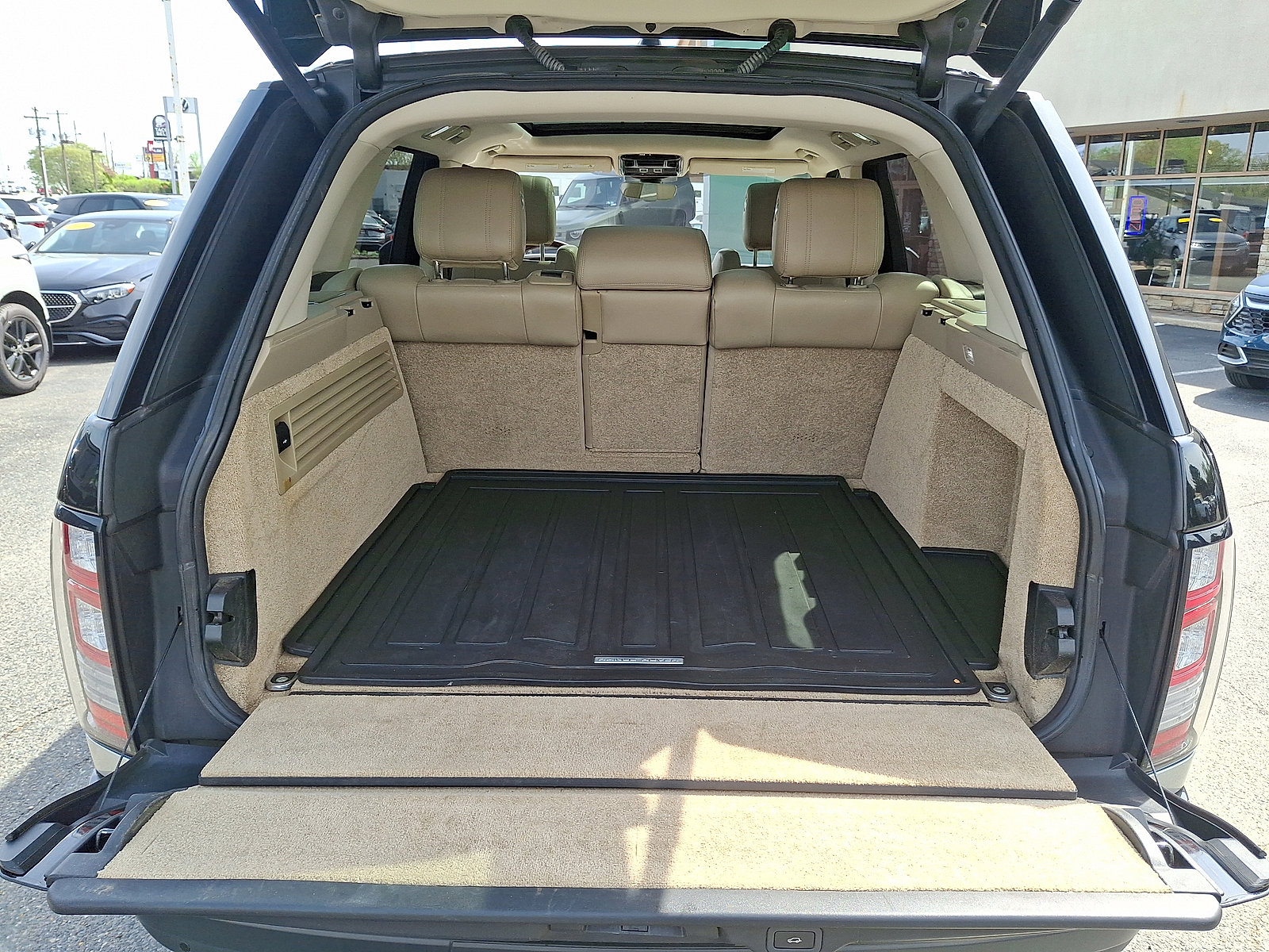 Used 2017 Land Rover Range Rover Supercharged image 16