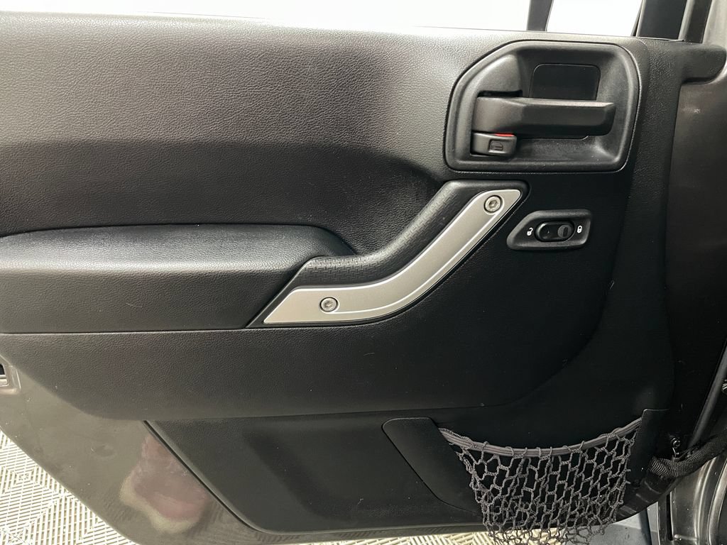 Used 2016 Jeep Wrangler Unlimited Sahara AWD/4WD image 18