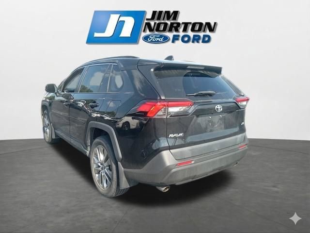Used 2019 Toyota RAV4 XLE Premium FWD image 7