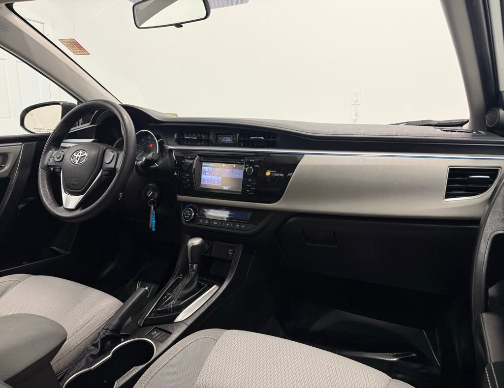 Used 2015 Toyota Corolla LE image 19