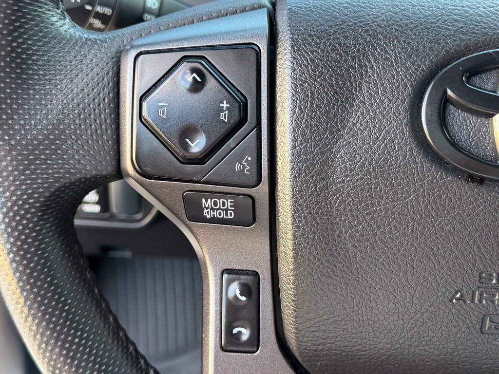 Used 2022 Toyota Tacoma TRD Sport AWD/4WD image 32