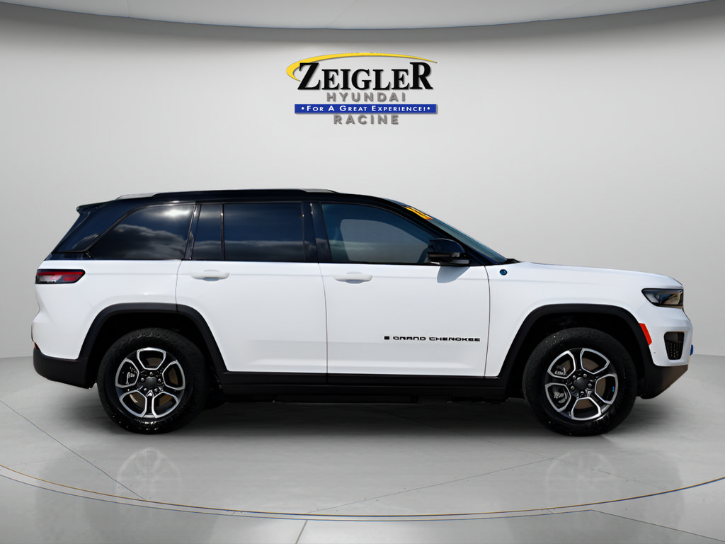 Used 2022 Jeep Grand Cherokee Trailhawk w/ Advanced Protech Group II AWD/4WD image 8