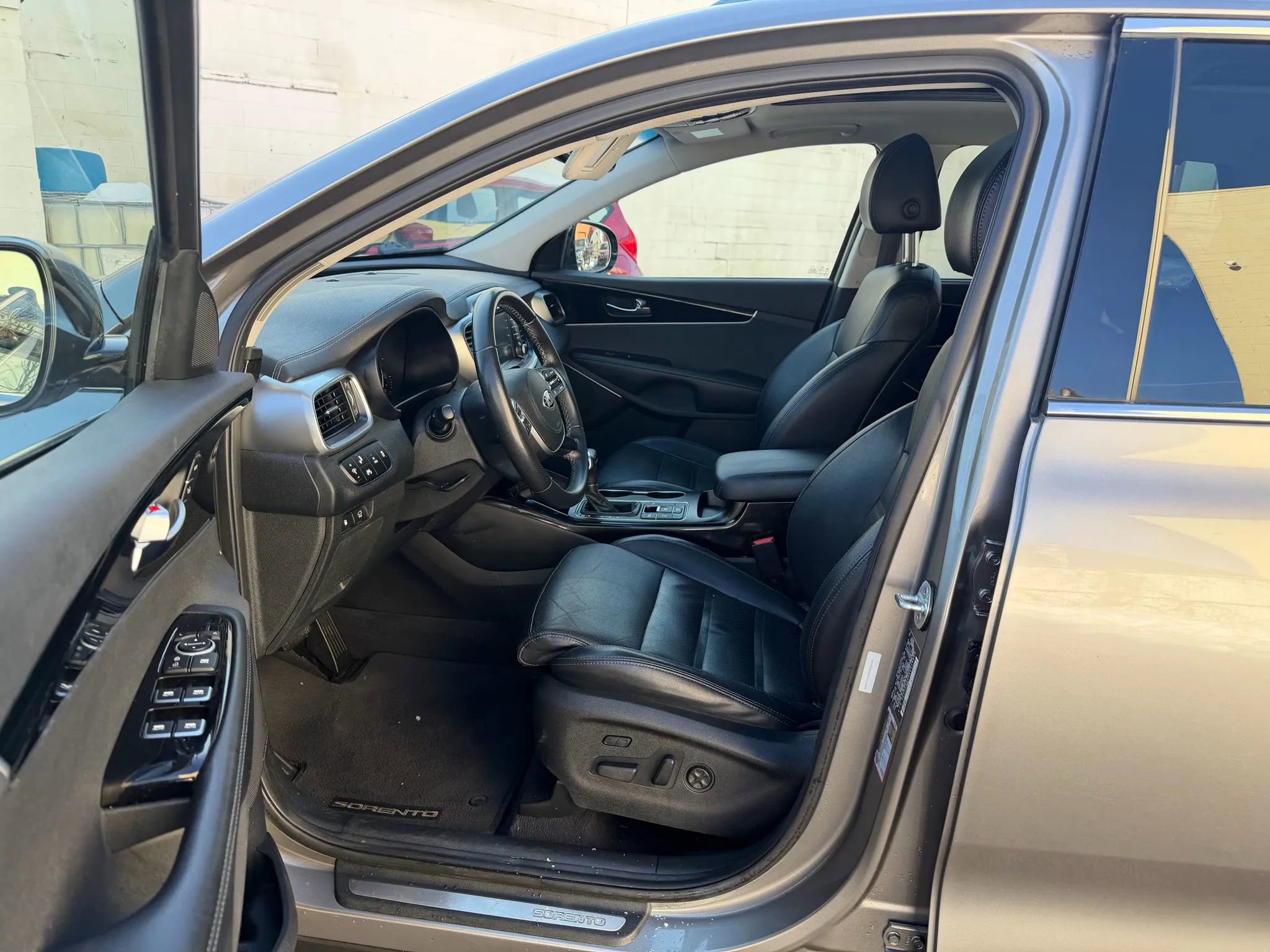 Used 2019 Kia Sorento SX image 27