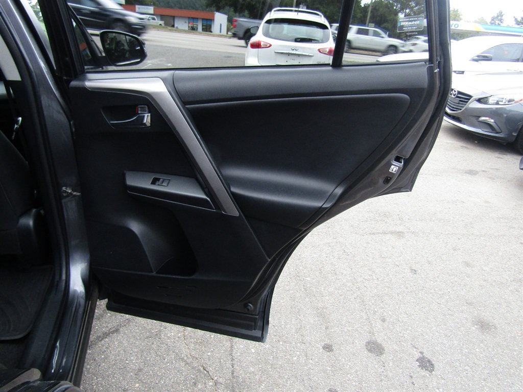 Used 2016 Toyota RAV4 XLE AWD/4WD image 22