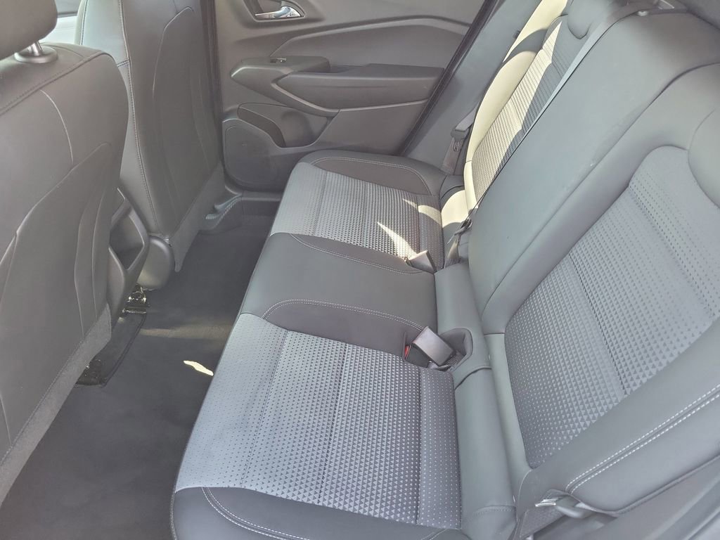 Certified 2025 Chevrolet Trax LT w/ LT Convenience Package FWD image 14