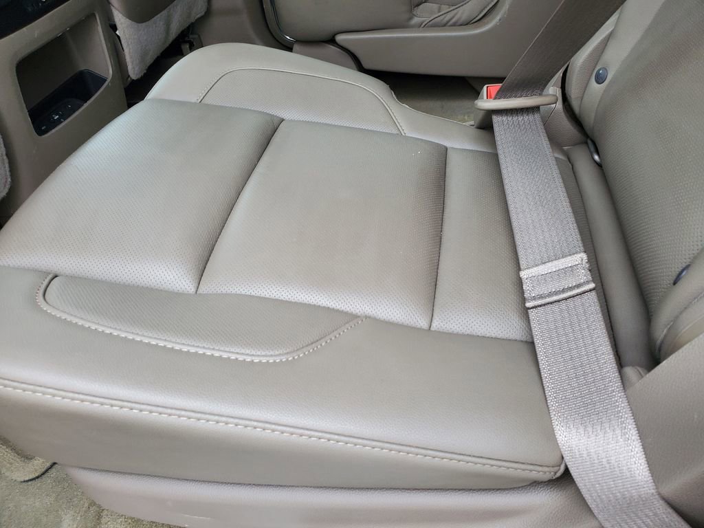 Used 2016 Chevrolet Suburban LTZ image 12