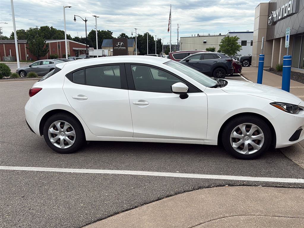 Used 2016 MAZDA MAZDA3 i Sport FWD image 2