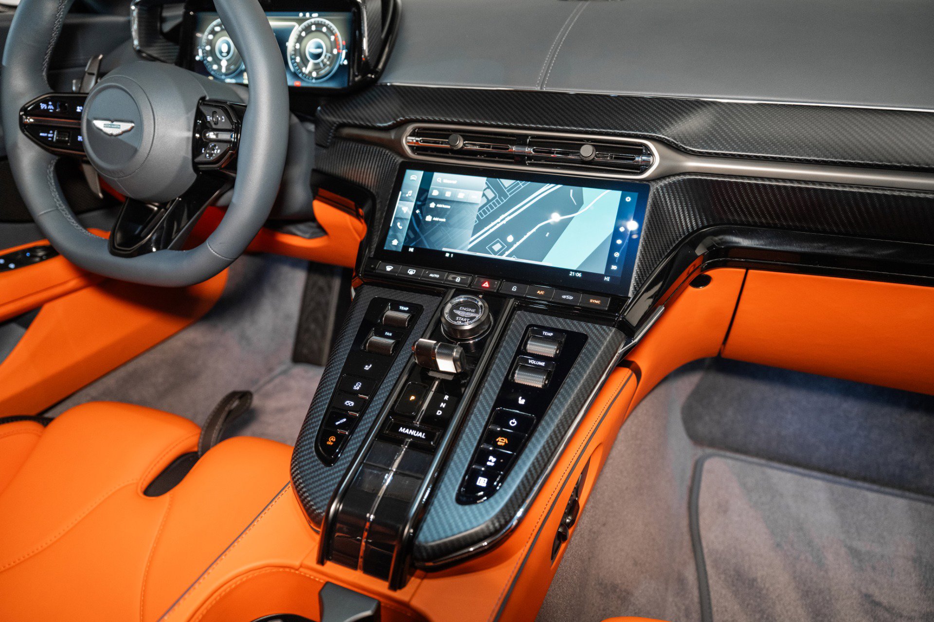 Used 2025 Aston Martin V8 Vantage Coupe image 22